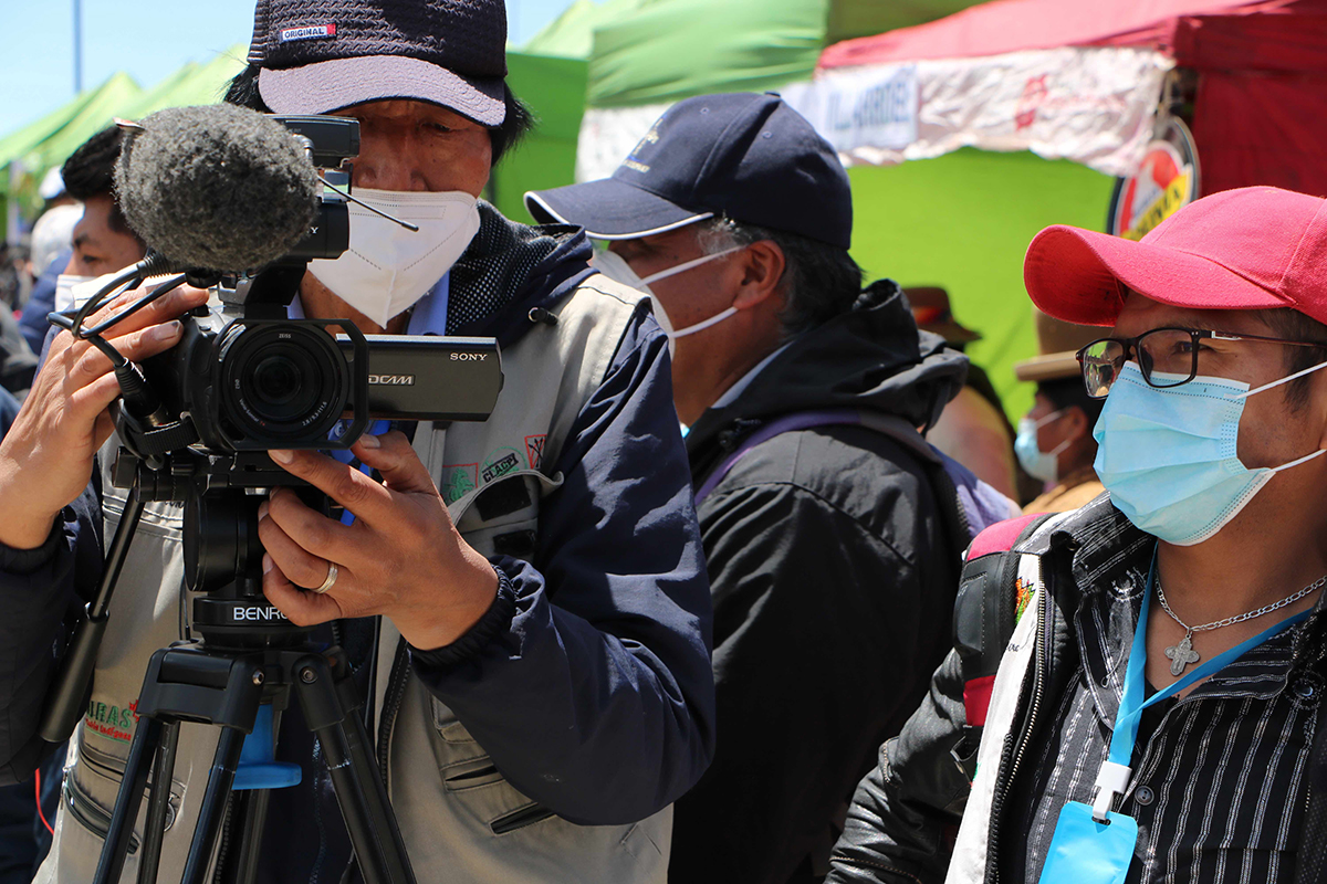 Un hombre con una camara